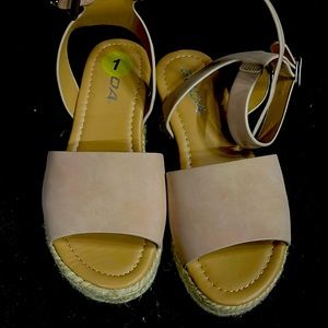 Sandals PLATFORM size 1 NEW